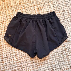 Lululemon hotty hot 2.5in, black, size 4